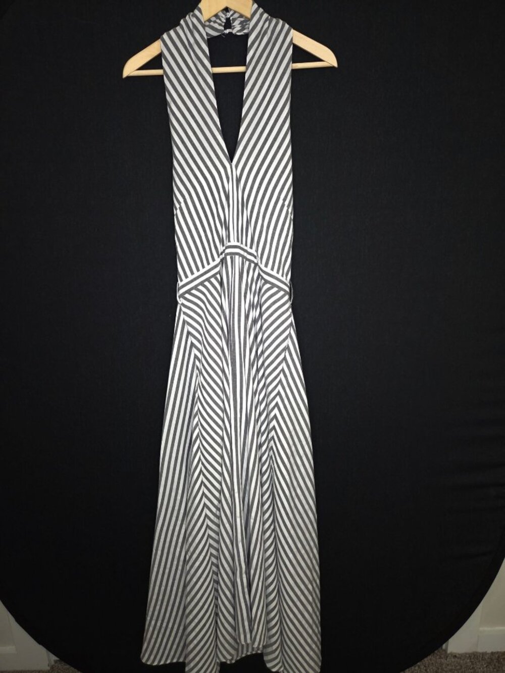 NWT Commense Striped Halter Maxi Dress L/XL Pockets Gray White Deep V-Neck Full